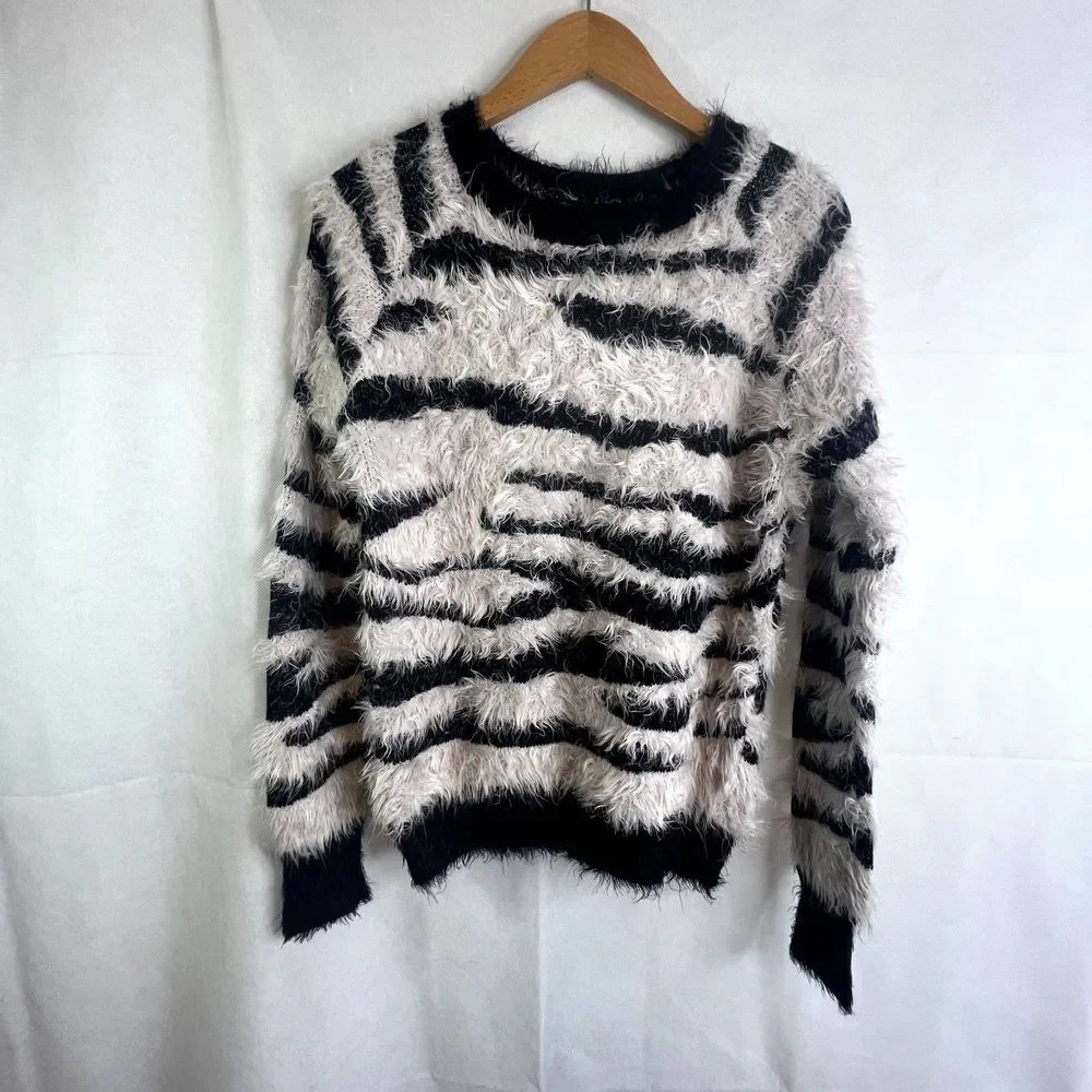 Doe & Rae Fuzzy Zebra Print Sweater Size Small - Picture 9 of 9